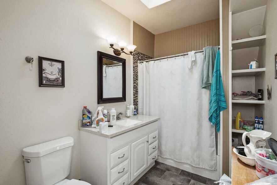 More Photos Of 616-620 N Fulton St, Fresno Office Residential For Sale