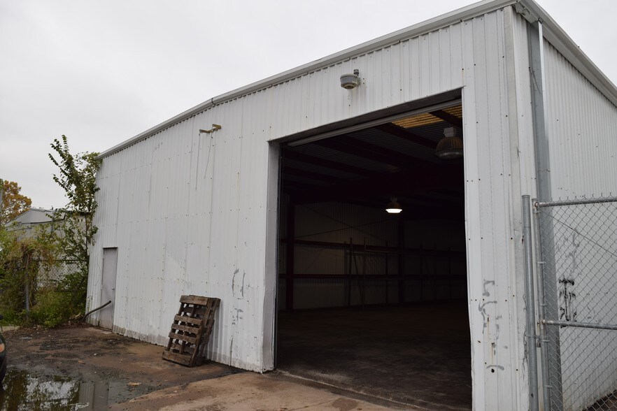 More Photos Of 7125 Harrisburg Blvd, Houston Warehouse For Sale