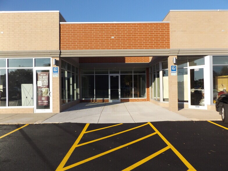 More Photos Of 500-550 W Northwest Hwy, Arlington Heights Unknown For Lease