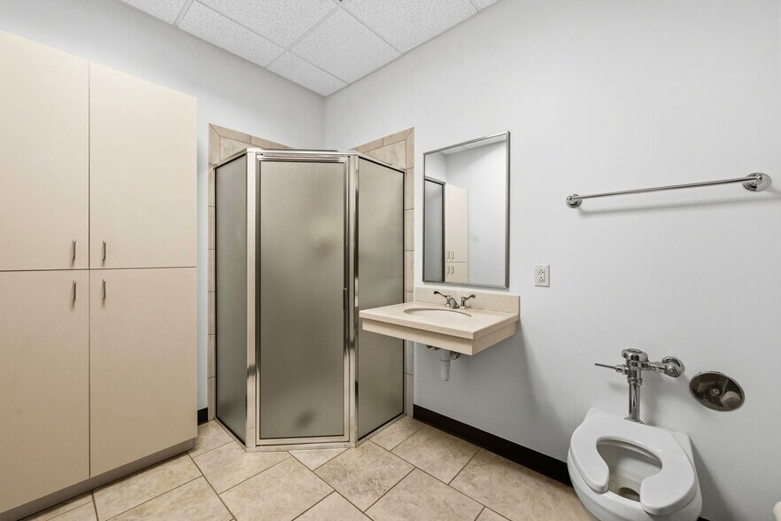 More Photos Of 901 W 18th St, Houston Warehouse For Sale