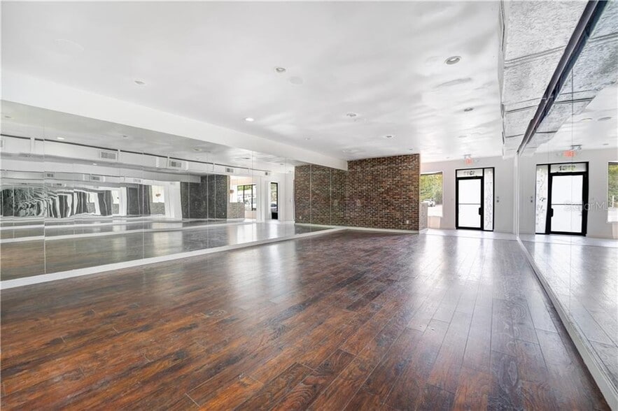 More Photos Of 1313 Edgewater Dr, Orlando Storefront For Lease