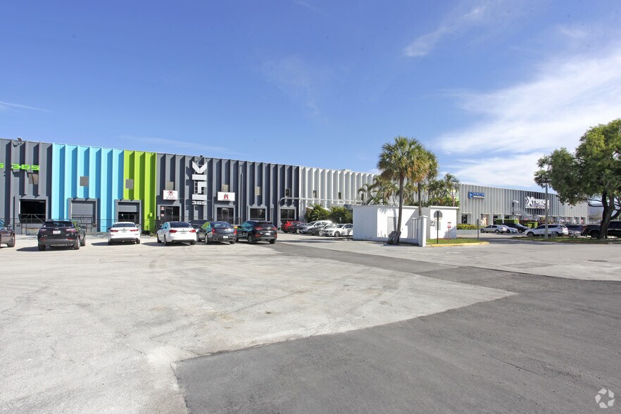 More Photos Of 5300 N Powerline Rd, Fort Lauderdale Warehouse For Lease