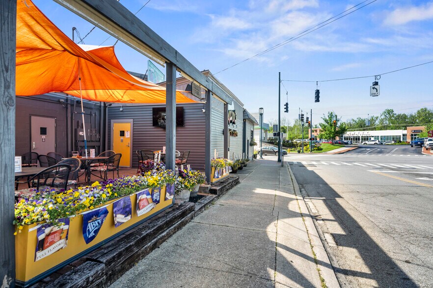 More Photos Of 3538 Columbia Pky, Cincinnati Restaurant For Sale