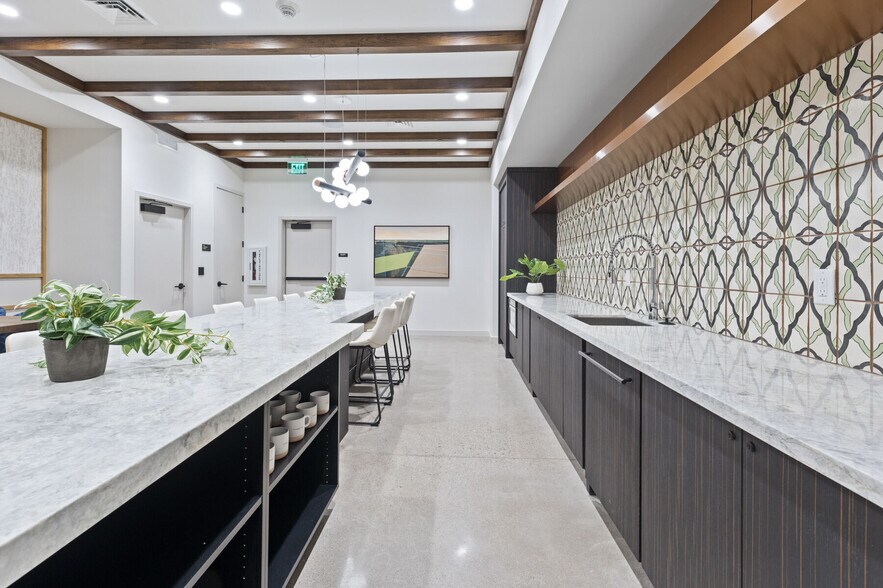 More Photos Of 2040-2060 N Scottsdale Rd, Scottsdale Apartments For Lease