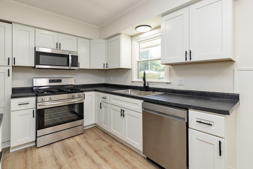 More Photos Of 1100 2nd St NE, Bondurant Industrial For Sale
