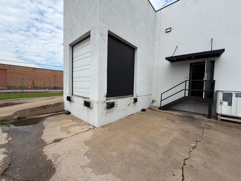 More Photos Of 9019 Governors Row, Dallas Food Processing For Lease