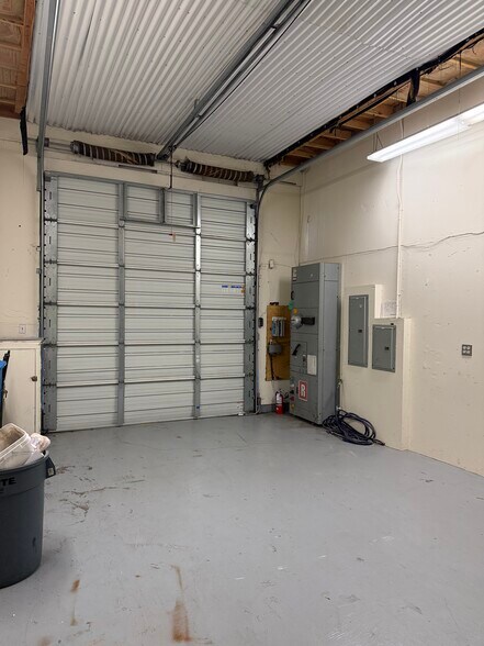 More Photos Of 560 4th St, San Francisco Showroom For Lease