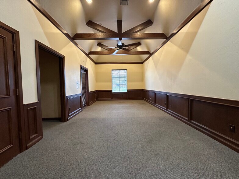 More Photos Of 13838 Quail Pointe Dr, Oklahoma City Medical For Lease