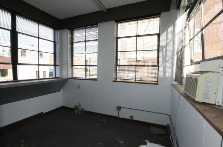 More Photos Of 74 Water St, Worcester Warehouse For Sale