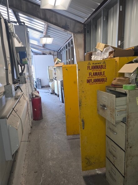 More Photos Of 2844-2850 Kaihikapu St, Honolulu Warehouse For Lease