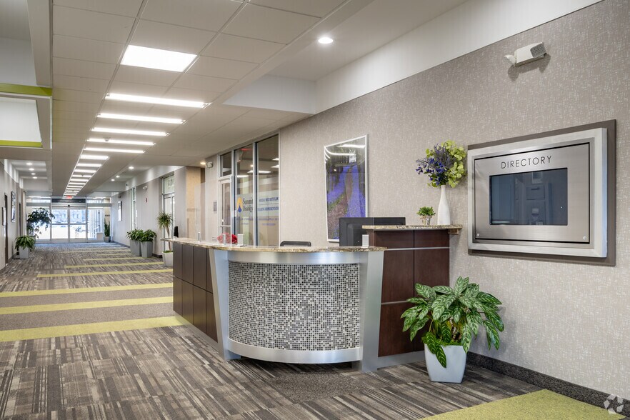 More Photos Of 25900 Greenfield Rd, Oak Park Office For Lease