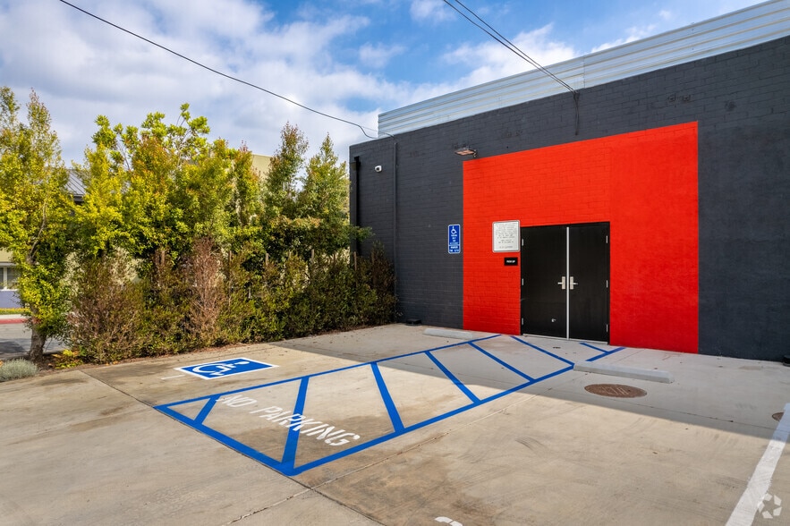 More Photos Of 6222 San Fernando Rd, Glendale Restaurant For Lease