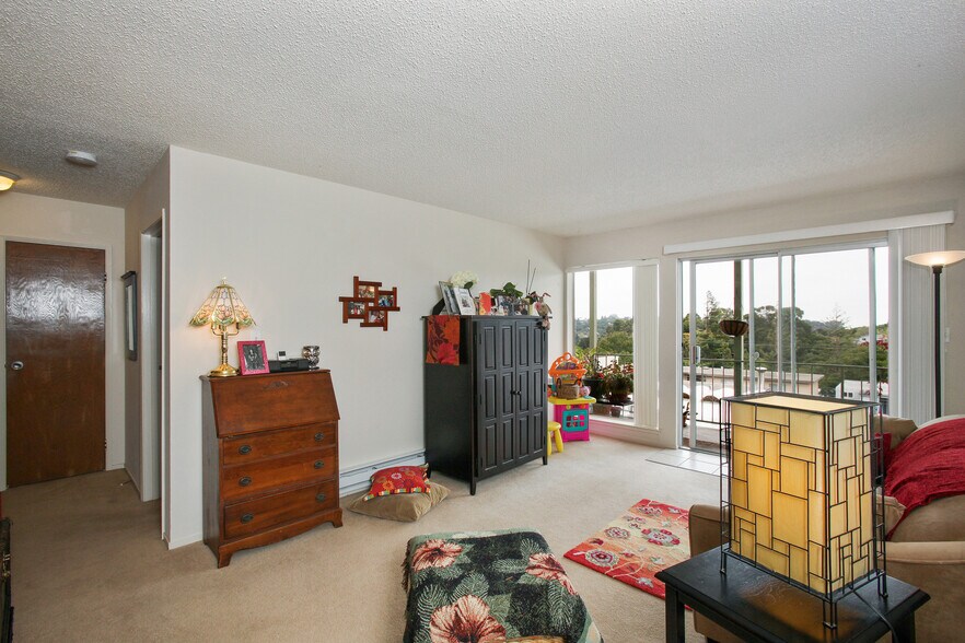 More Photos Of 2200 Village Ct, Belmont Apartments For Sale