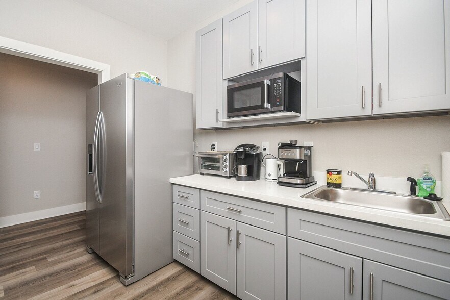 More Photos Of 23219 Red River Dr, Katy Medical For Sale