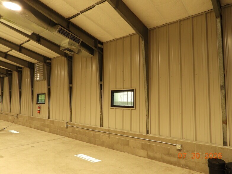 More Photos Of 3825 Hardy Dr, Tucson Industrial For Lease