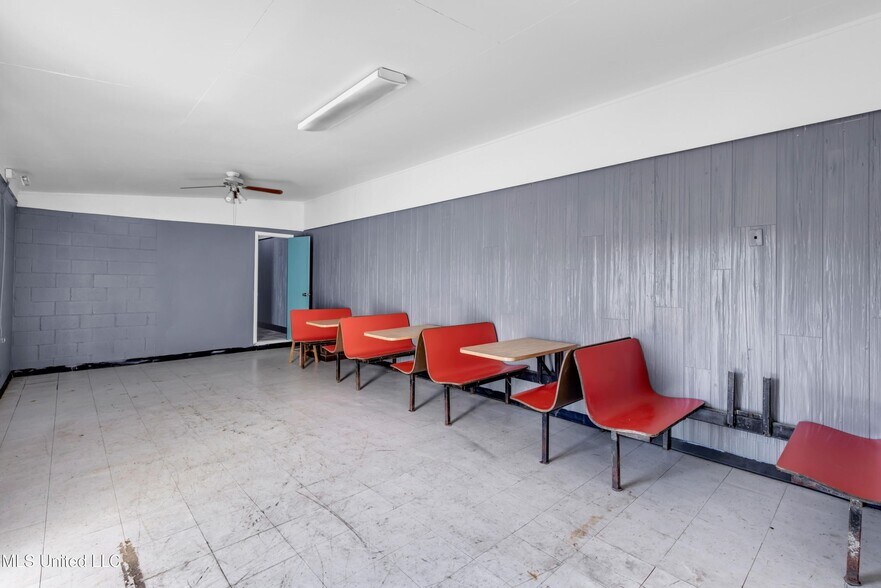 More Photos Of 6238 MS-198, Lucedale Specialty For Sale