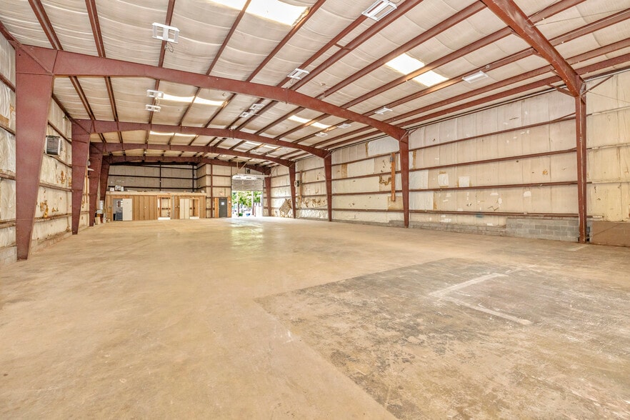 More Photos Of 329 E 2nd St, Frederick Warehouse For Lease