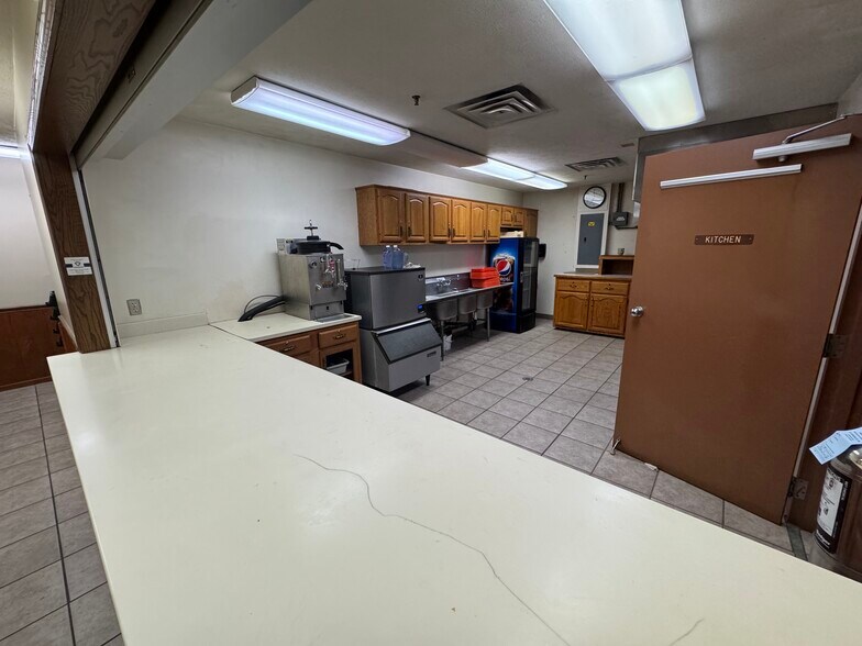More Photos Of 1066 E State St, Newcomerstown Storefront For Sale