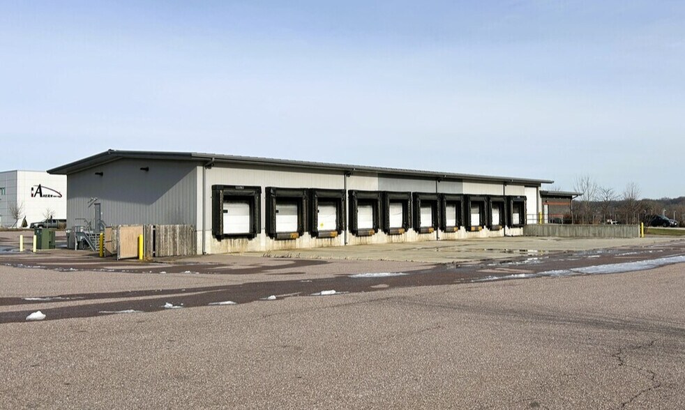 More Photos Of 3841 Merchant St, Madison Truck Terminal For Sale