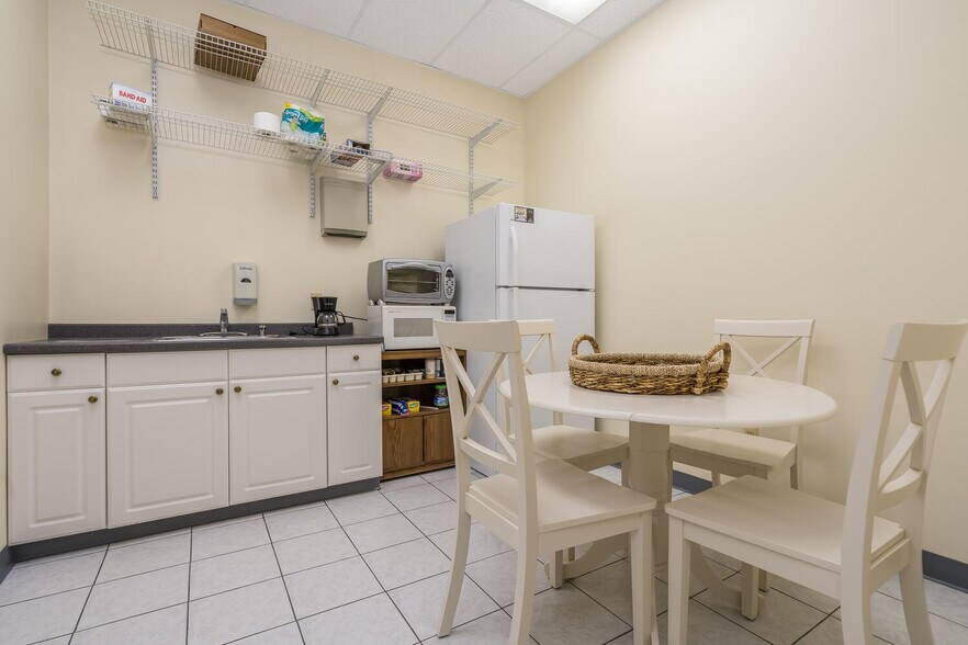 More Photos Of 23 Pawnee Ave, Rockaway Office For Sale