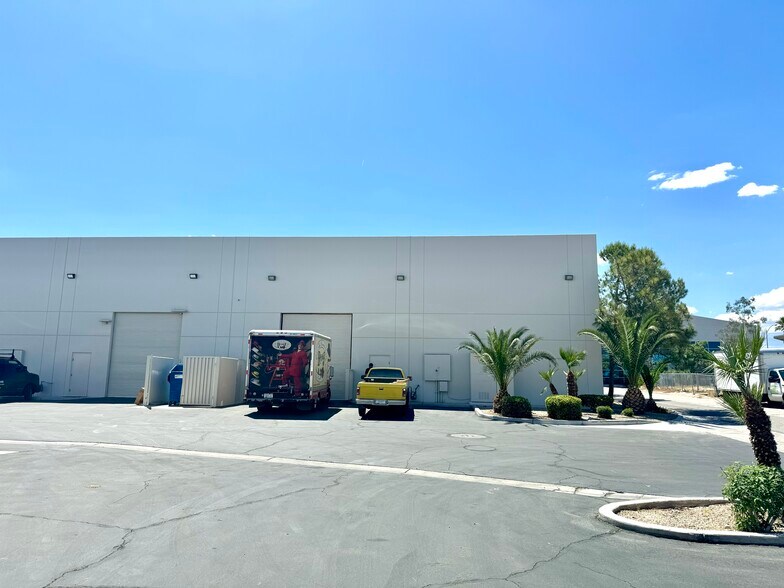 More Photos Of 5960 Topaz St, Las Vegas Light Distribution For Sale