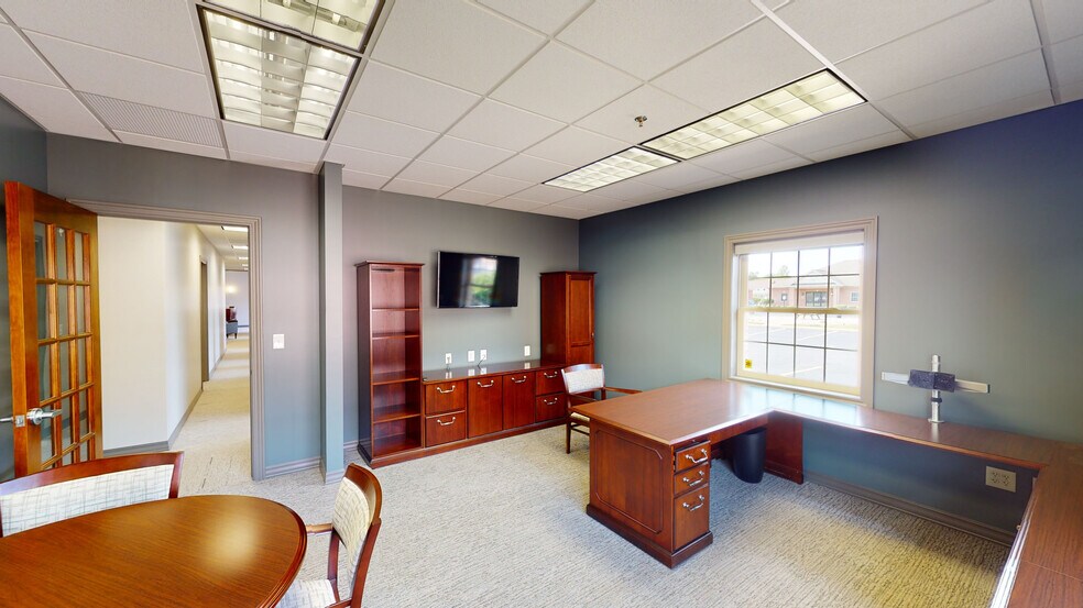 More Photos Of 2720 Centennial Rd, Toledo Office For Sale