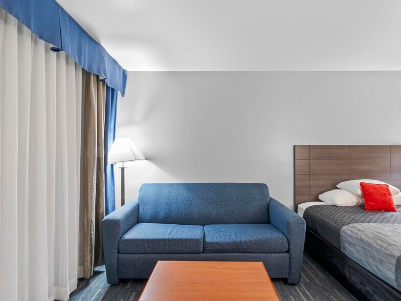 More Photos Of 850 S Bluff St, St George Hotel For Sale
