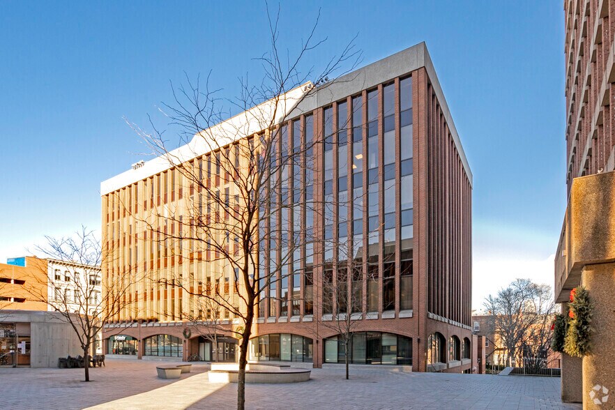 More Photos Of 190 Middle Rd, Portland Office For Lease