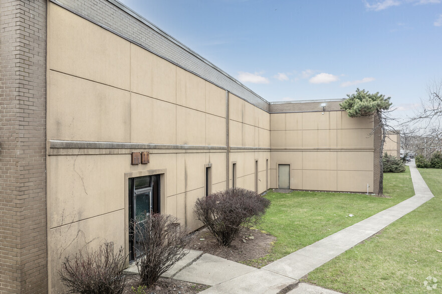 Primary Photo Of 245-275 Secaucus Rd, Secaucus Warehouse For Lease