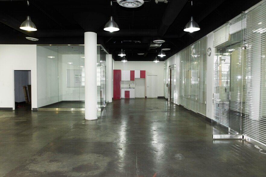 More Photos Of 2700 S Grand Ave, Los Angeles Warehouse For Sale