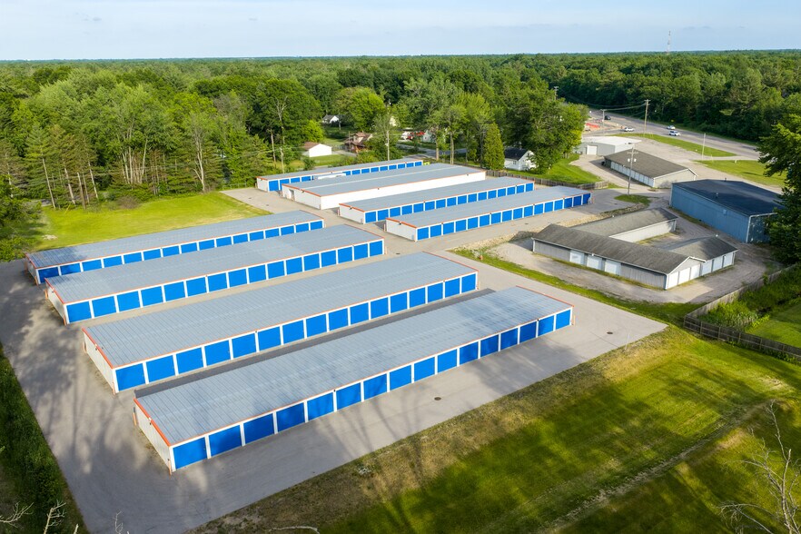 Primary Photo Of 6812 N Saginaw Rd, Midland Self Storage For Sale