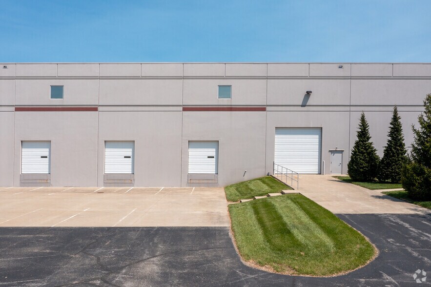 More Photos Of 101 River Ridge Cir, Jeffersonville Distribution For Lease