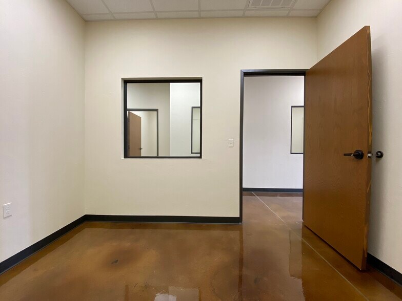 More Photos Of 8921 NW Expressway St, Oklahoma City Warehouse For Lease