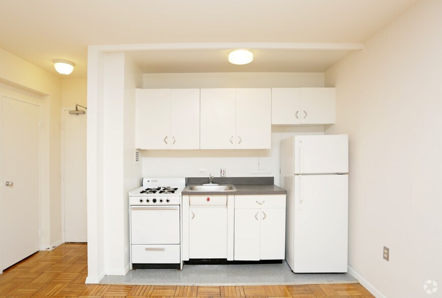 More Photos Of 2712 Wisconsin Ave NW, Washington Apartments For Sale