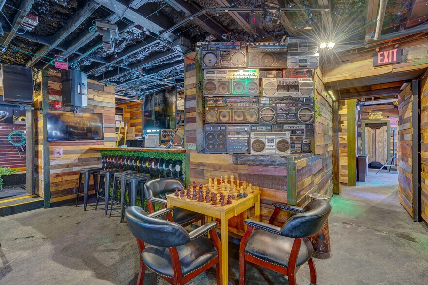 More Photos Of 135 Duval St, Key West Bar For Lease