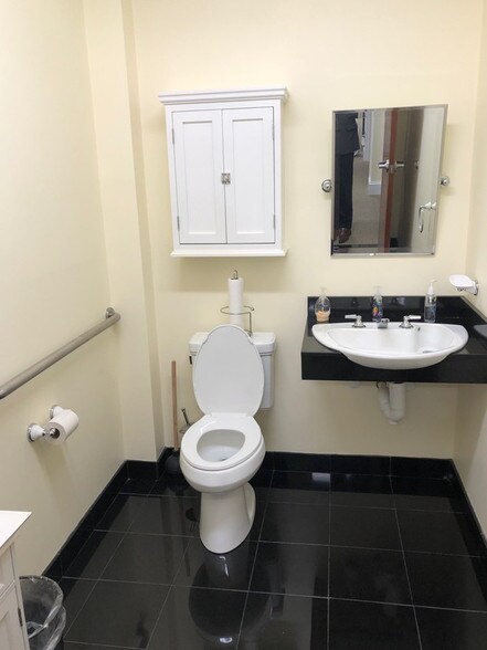 More Photos Of 103 Executive Dr, New Windsor Township Medical For Lease