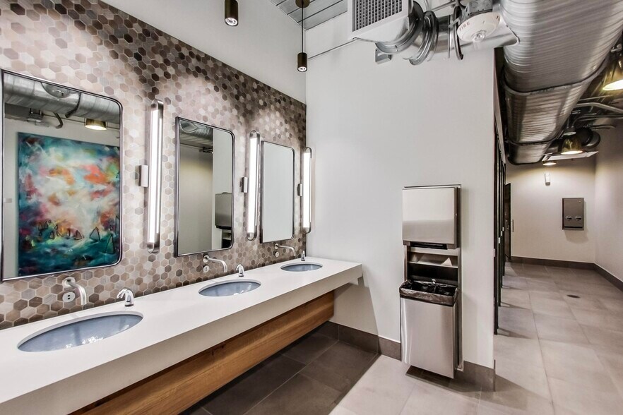 More Photos Of 603 Munger Ave, Dallas Office For Lease