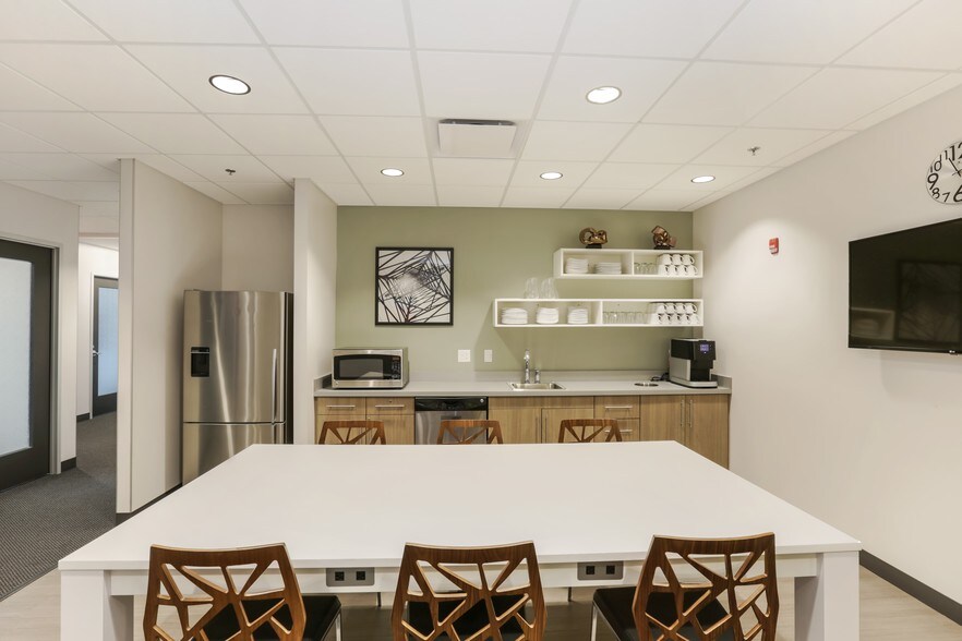 More Photos Of 100 Warren St, Mankato Coworking Space