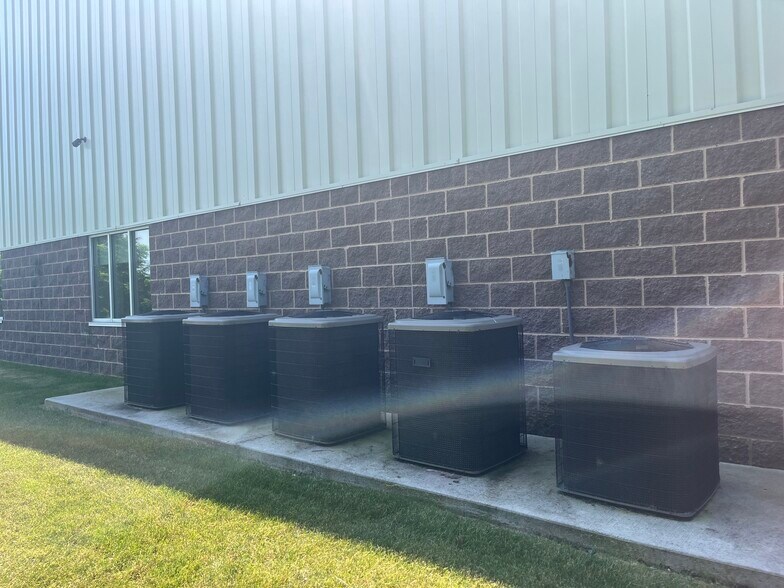 More Photos Of 1401 AIP Dr, Middletown Warehouse For Sale