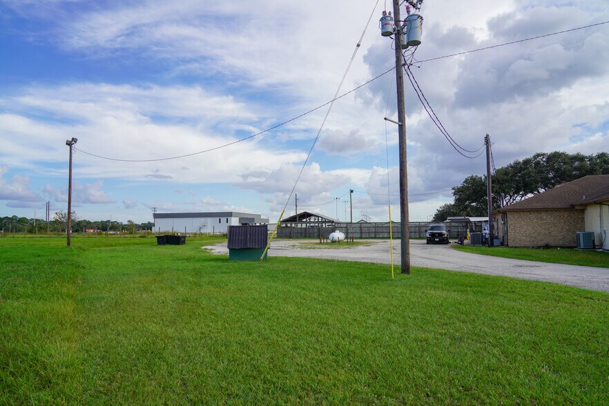 More Photos Of 1006 West Loop, El Campo Restaurant For Sale