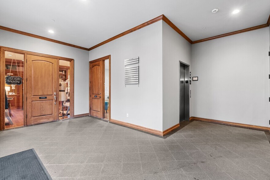 More Photos Of 4407 Bee Caves Rd, West Lake Hills Office Residential For Lease