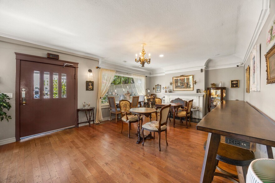 More Photos Of 419 W Commonwealth Ave, Fullerton Restaurant For Sale