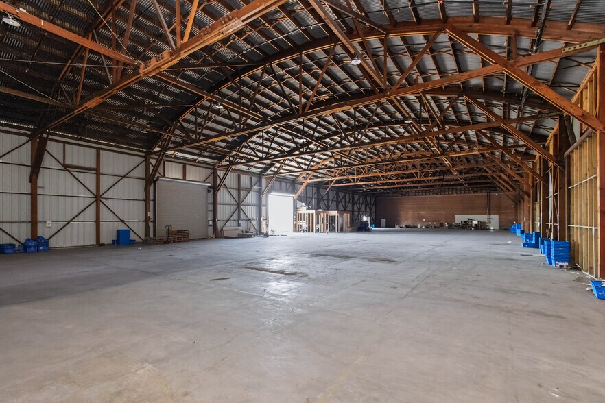 More Photos Of 210-284 N Thorne Ave, Fresno Warehouse For Sale