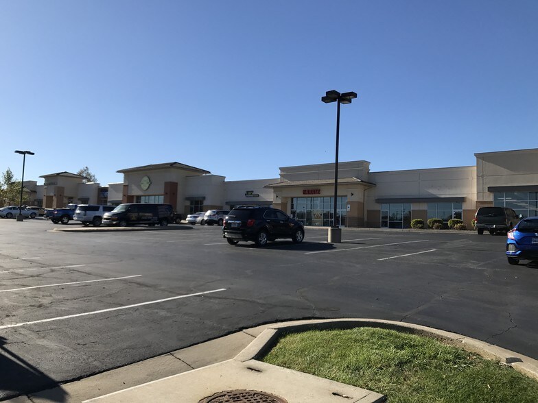 More Photos Of 3680 NE Akin Dr, Lee's Summit General Retail For Lease