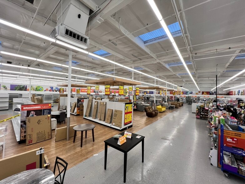 More Photos Of 16800-16988 Main St, Hesperia Unknown For Lease