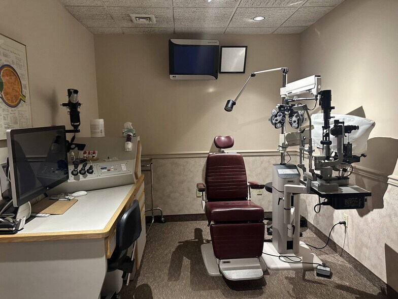 More Photos Of 5 Tyler Ct, Carlisle Medical For Sale
