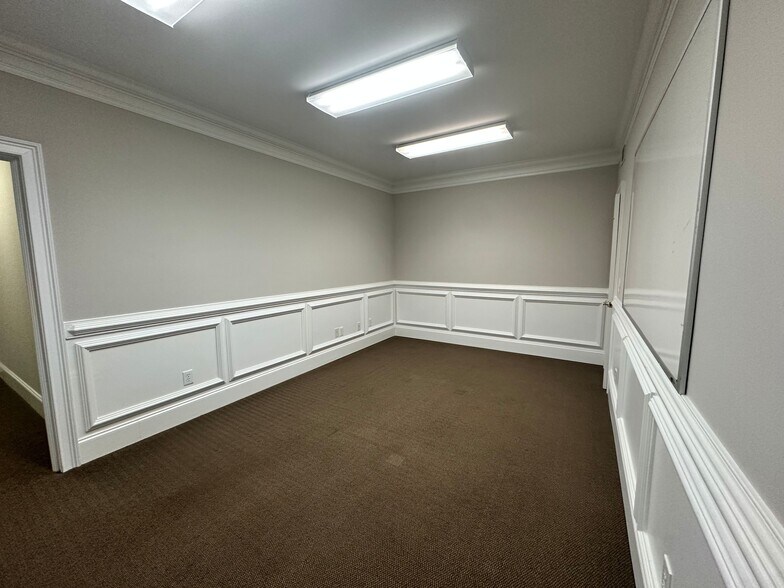 More Photos Of 327 Dahlonega St, Cumming Medical For Sale