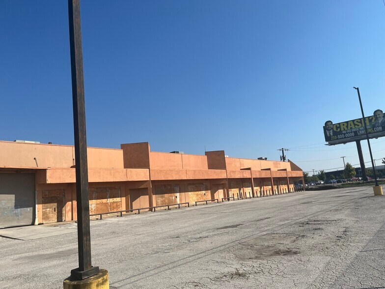 More Photos Of 3911-3929 E IH-10, San Antonio Light Manufacturing For Lease