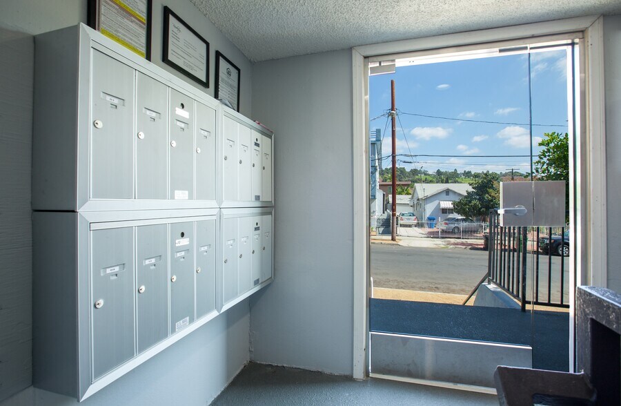 More Photos Of 3232 W Avenue 32, Los Angeles Apartments For Sale