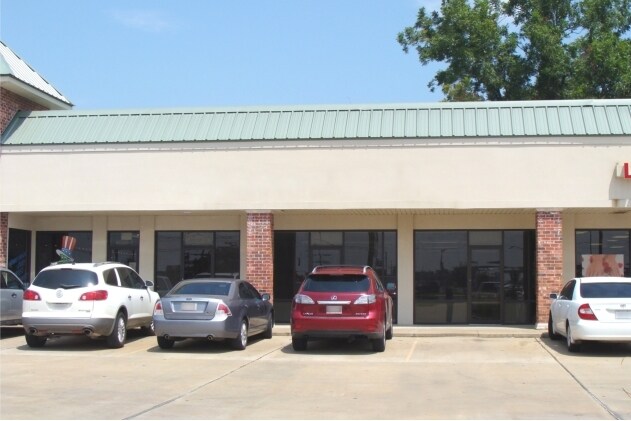 More Photos Of 4508 Coliseum Blvd, Alexandria General Retail For Lease